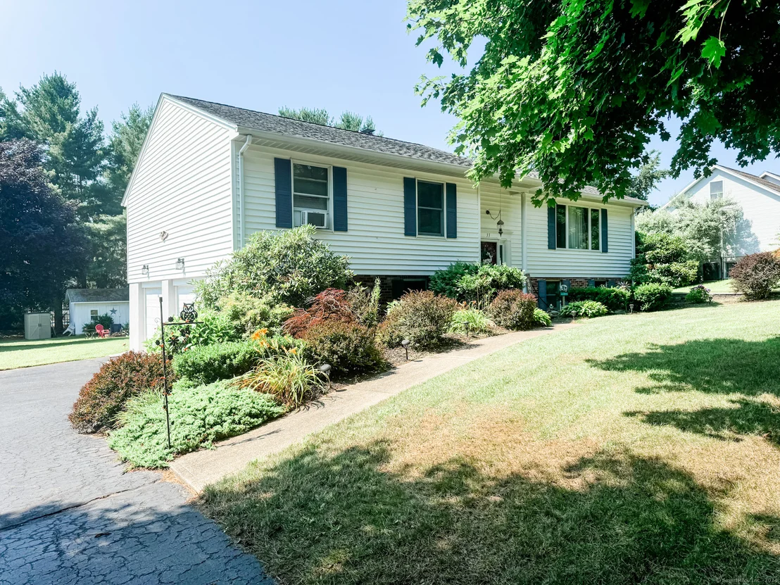 Photo of 33 Fairway Drive