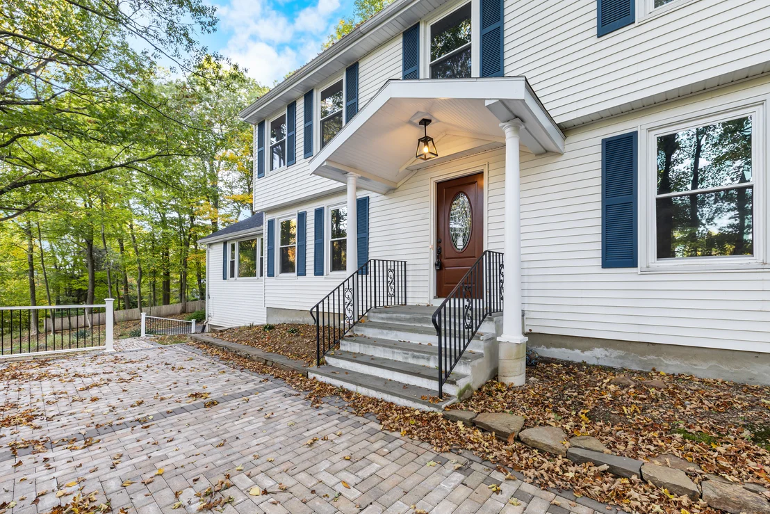 Photo of 545 Simsbury Road