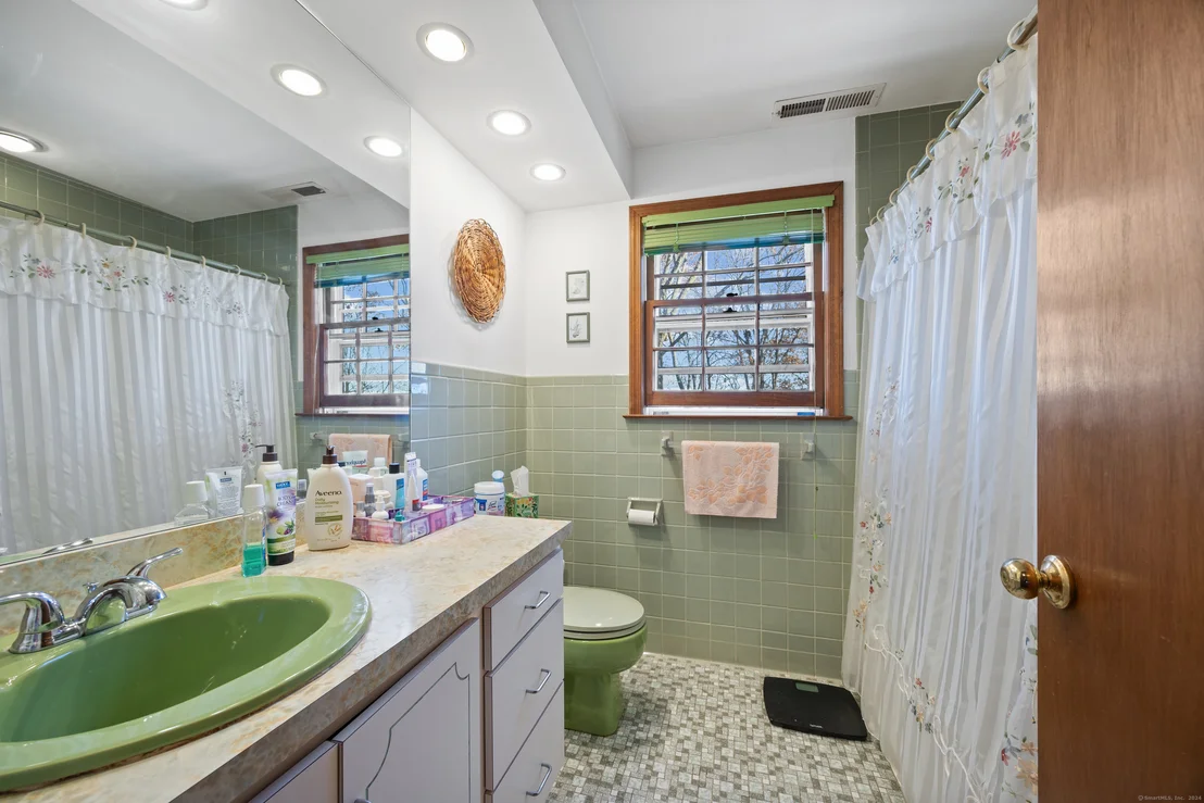 Photo of 325 Oak Drive