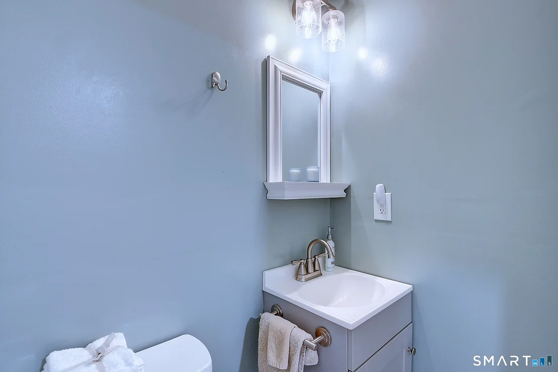 Photo of 27 Chestnut Hill Road