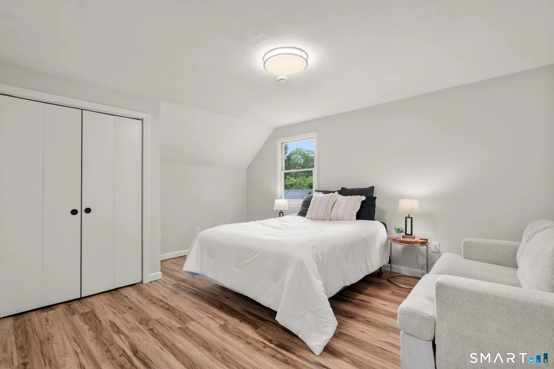 Photo of 440 Lakeview Drive