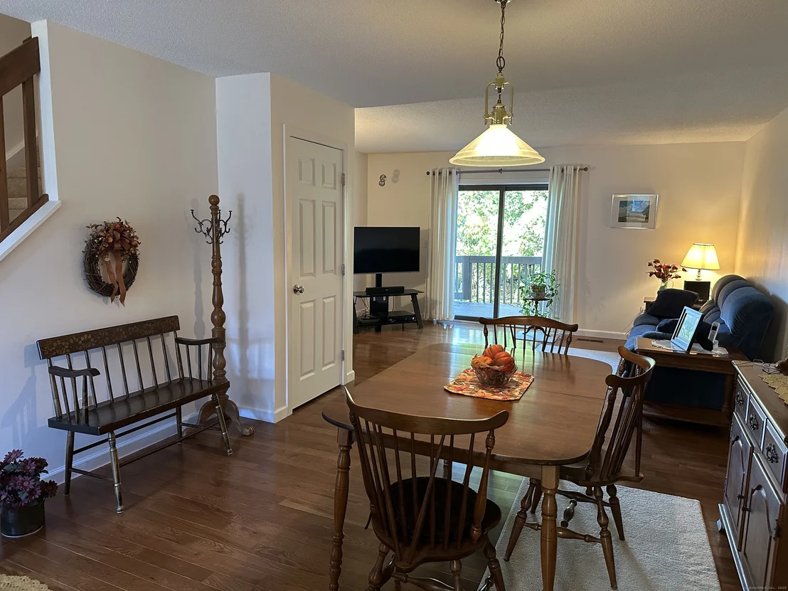 Photo of Unit APT23 at 827 Oronoke Road