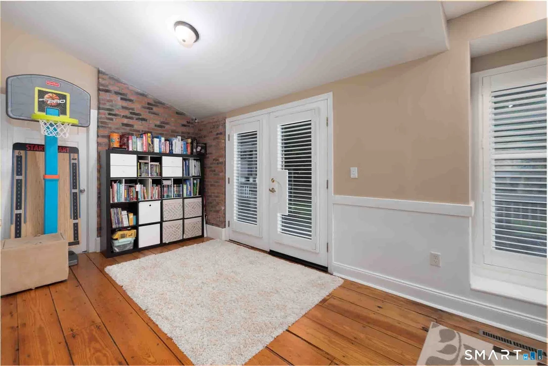 Photo of 140 Round Hill Road