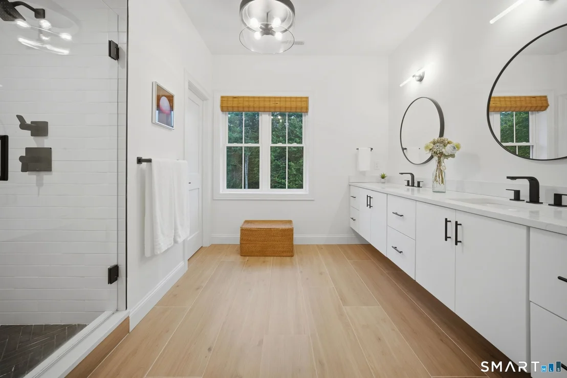 Photo of 43 Oak Ridge Drive
