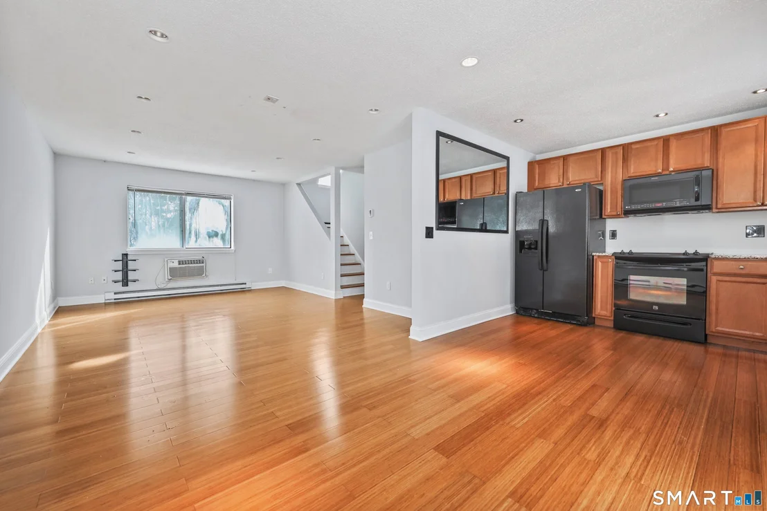 Photo of Unit 11D at 925 Oronoke Road