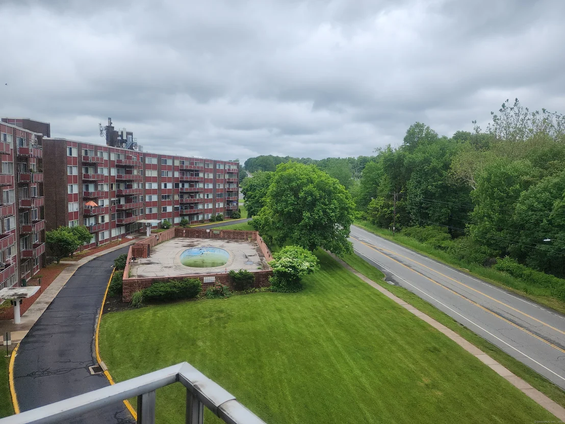 Photo of Unit APT503 at 1310 Berlin Turnpike