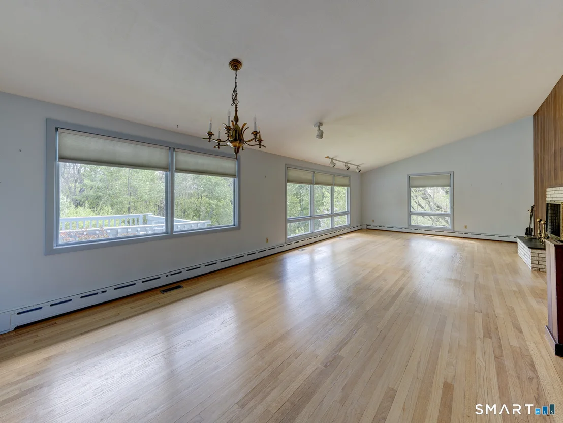 Photo of 284 Chestnut Hill Road