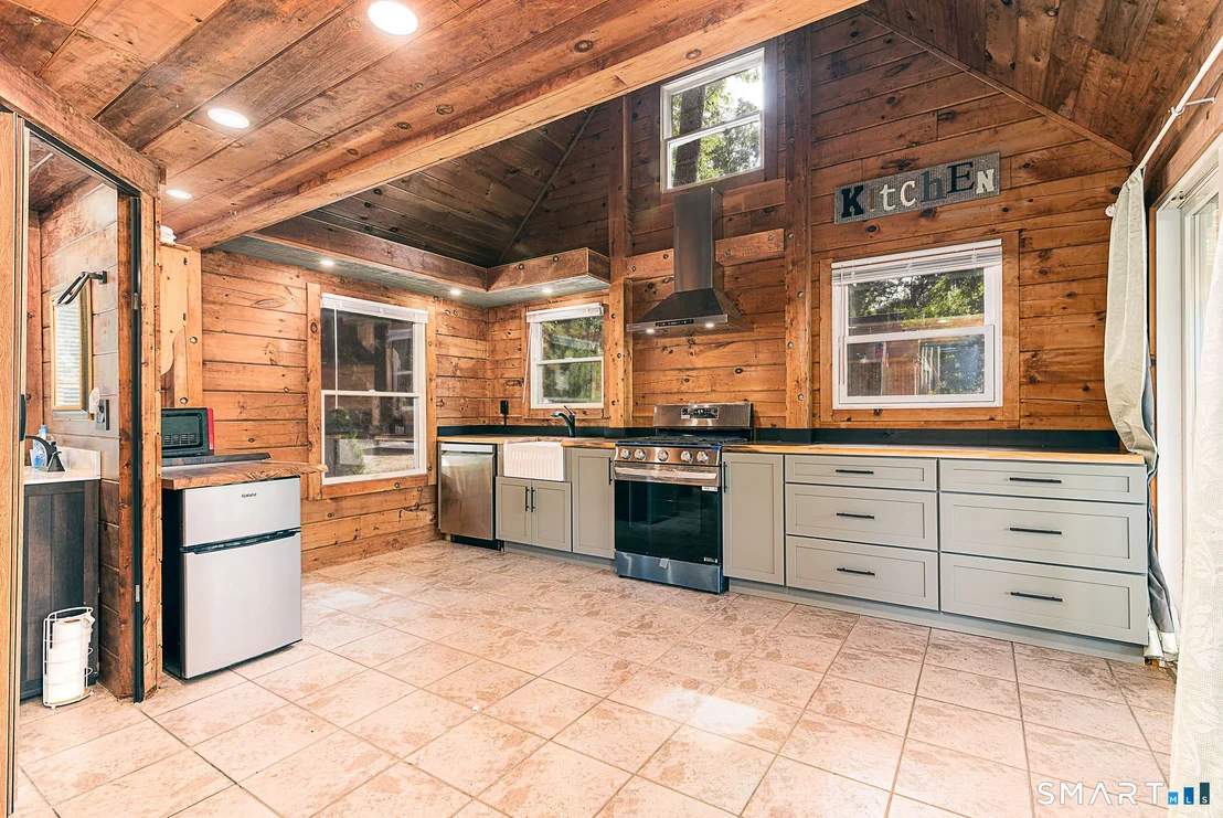 Photo of 157 Paradise Drive