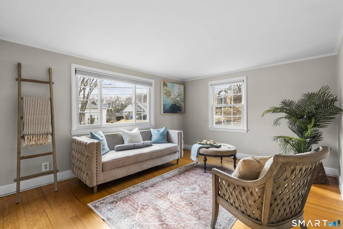 Photo of 543 East Road