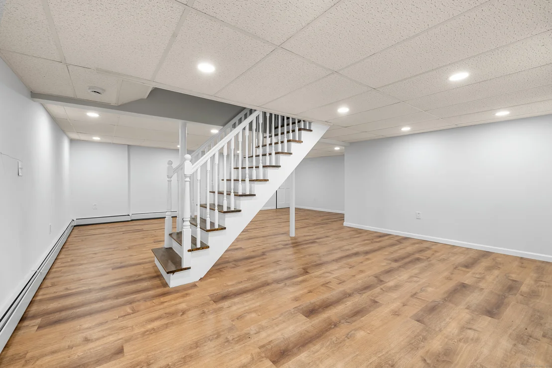Photo of 545 Simsbury Road