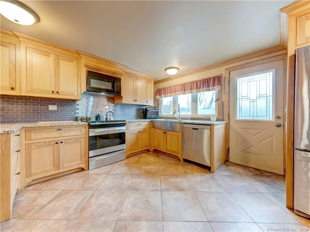 Photo of 880 South Road
