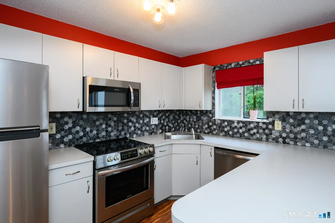 Photo of Unit 25D at 925 Oronoke Road