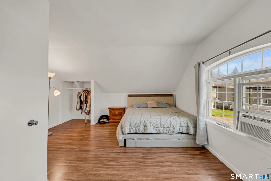 Photo of 325 Wakefield Boulevard