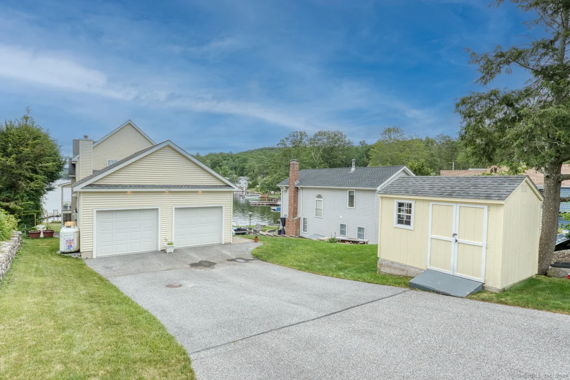 Photo of 722 Lake Drive