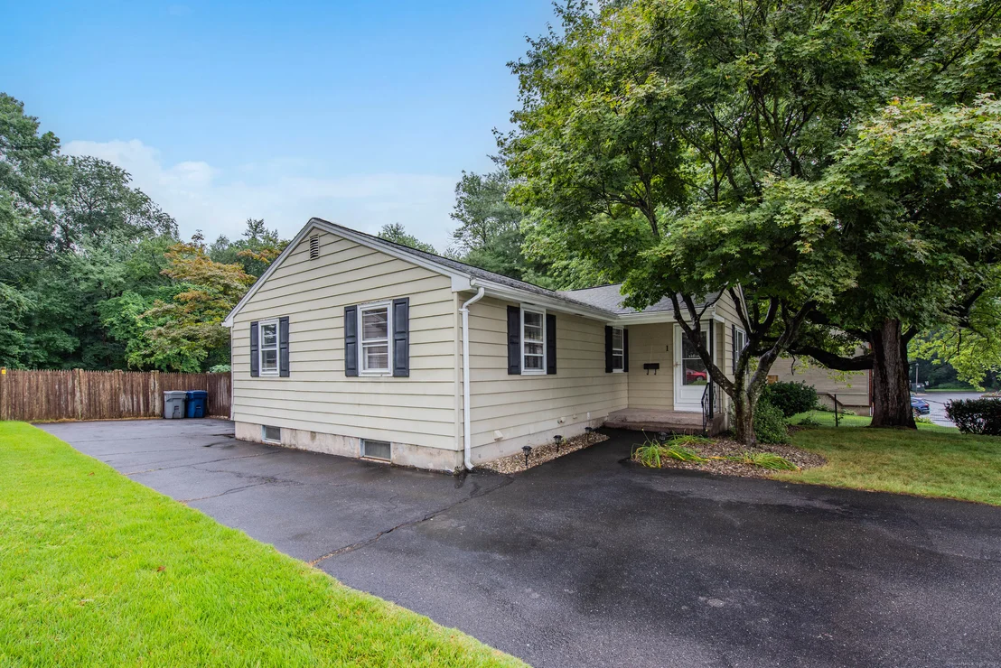 Photo of 1 Higgins Avenue