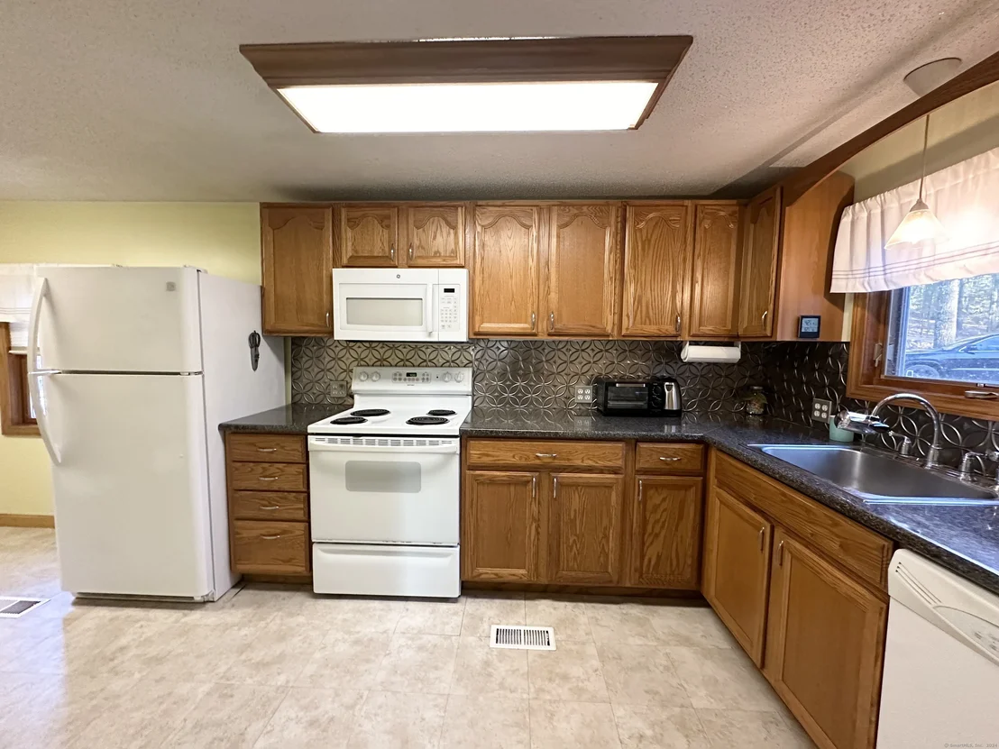 Photo of 418 Lake Road