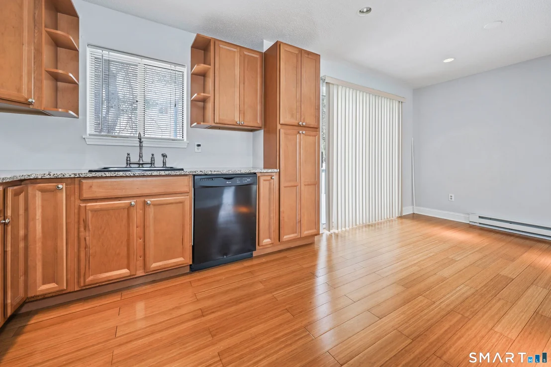 Photo of Unit 11D at 925 Oronoke Road