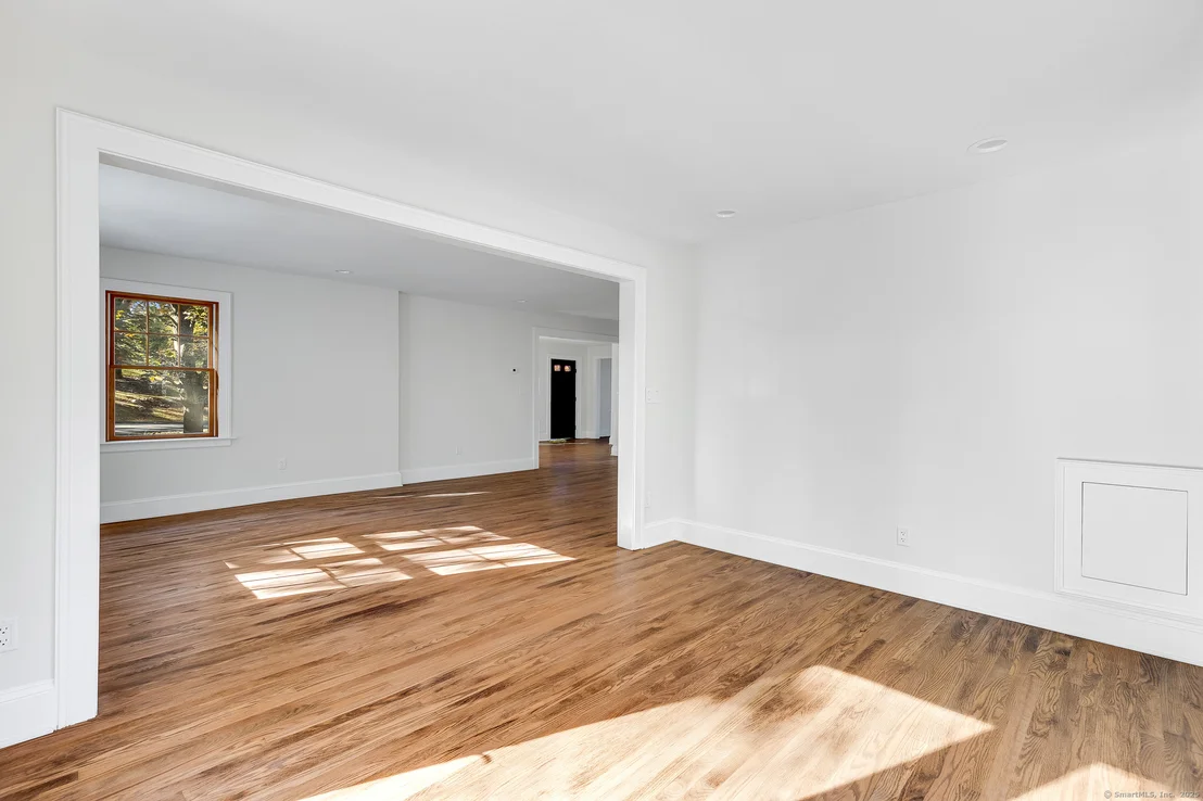 Photo of 31 Cedarhurst Lane