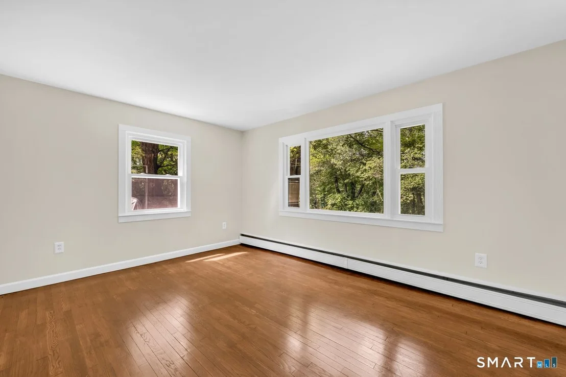 Photo of 425 Lakeside Road
