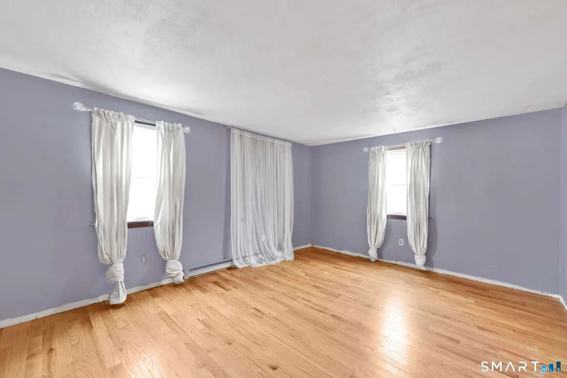 Photo of 1091 Flanders Road