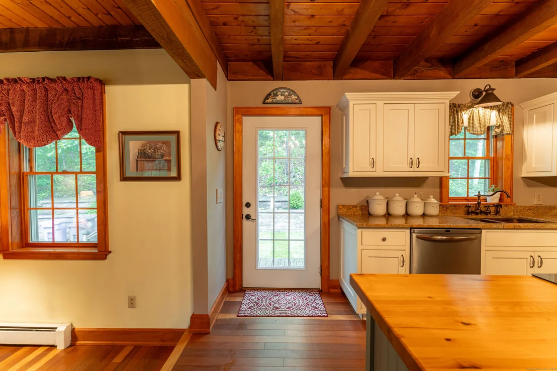 Photo of 512 Squaw Rock Road