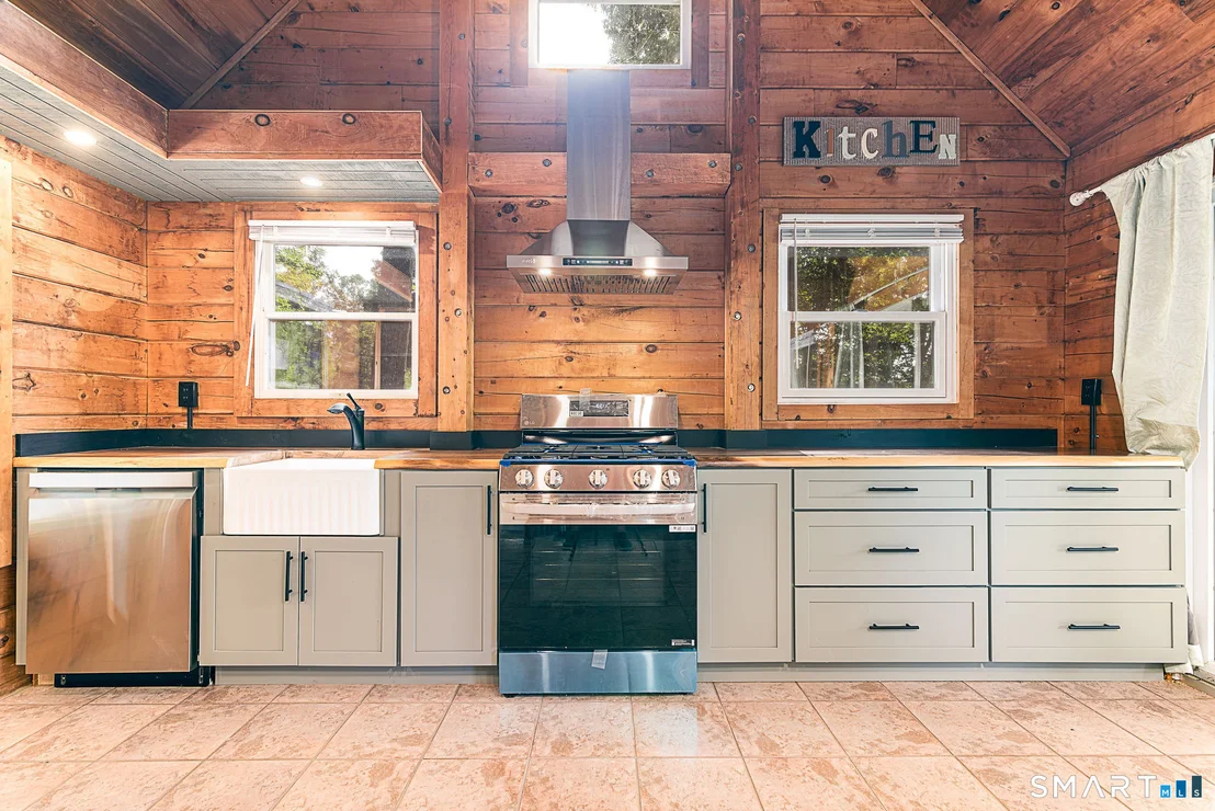 Photo of 157 Paradise Drive