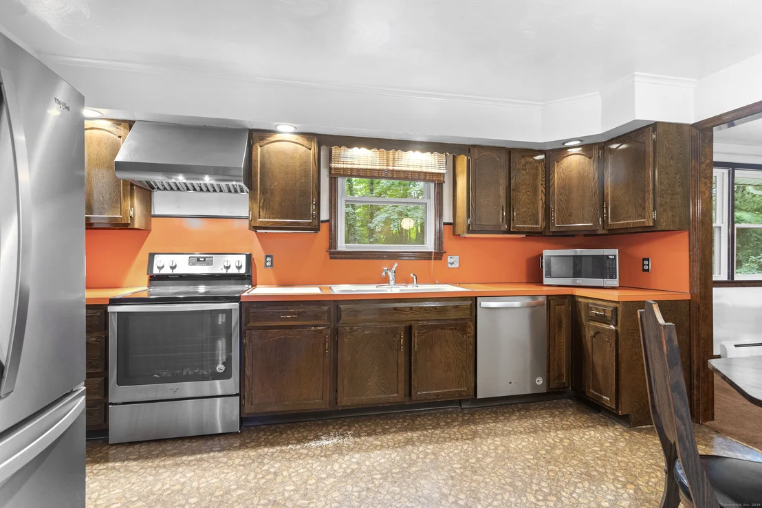 Photo of 1071 King Road