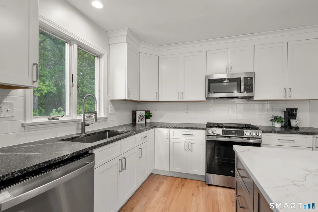 Photo of 440 Lakeview Drive