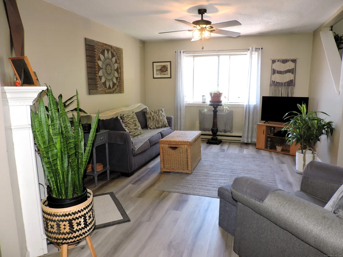 Photo of Unit 32C at 925 Oronoke Road