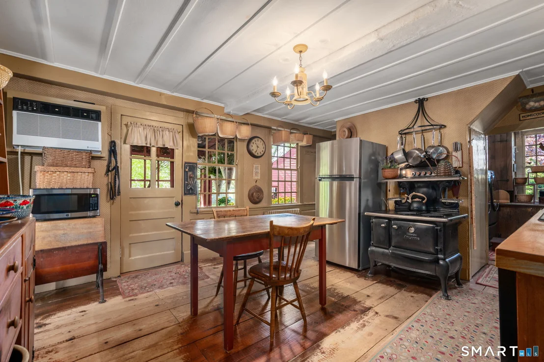 Photo of 921 Thompsonville Road