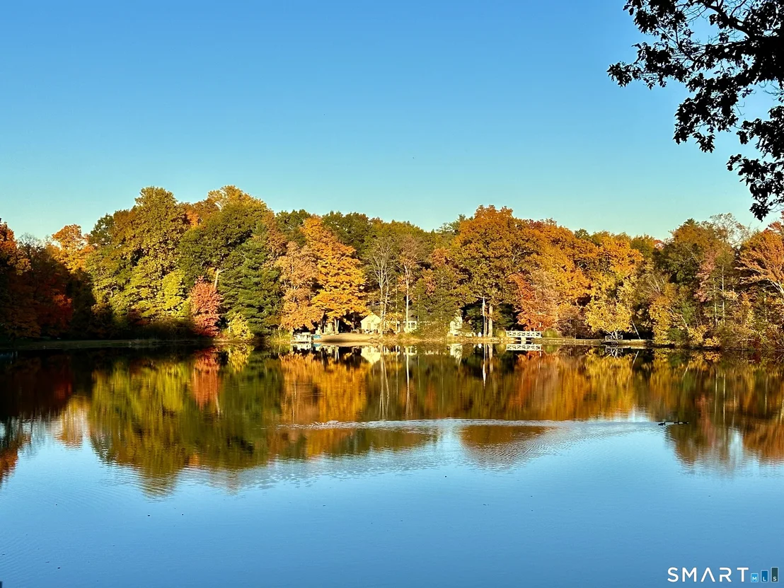 Photo of 556 Simsbury Road