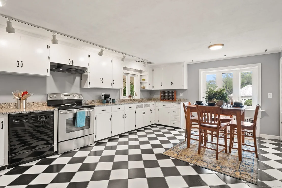 Photo of 297 Pinehurst Road