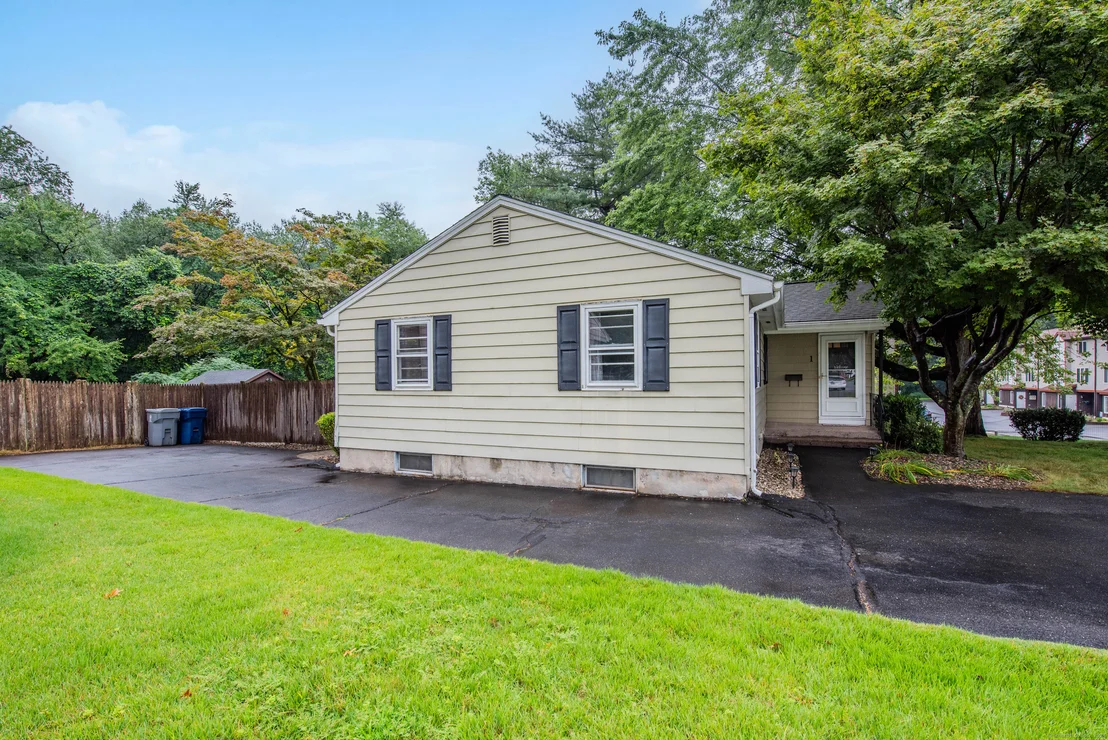 Photo of 1 Higgins Avenue