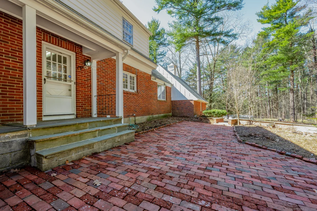 Photo of 341 Greenwoods Road