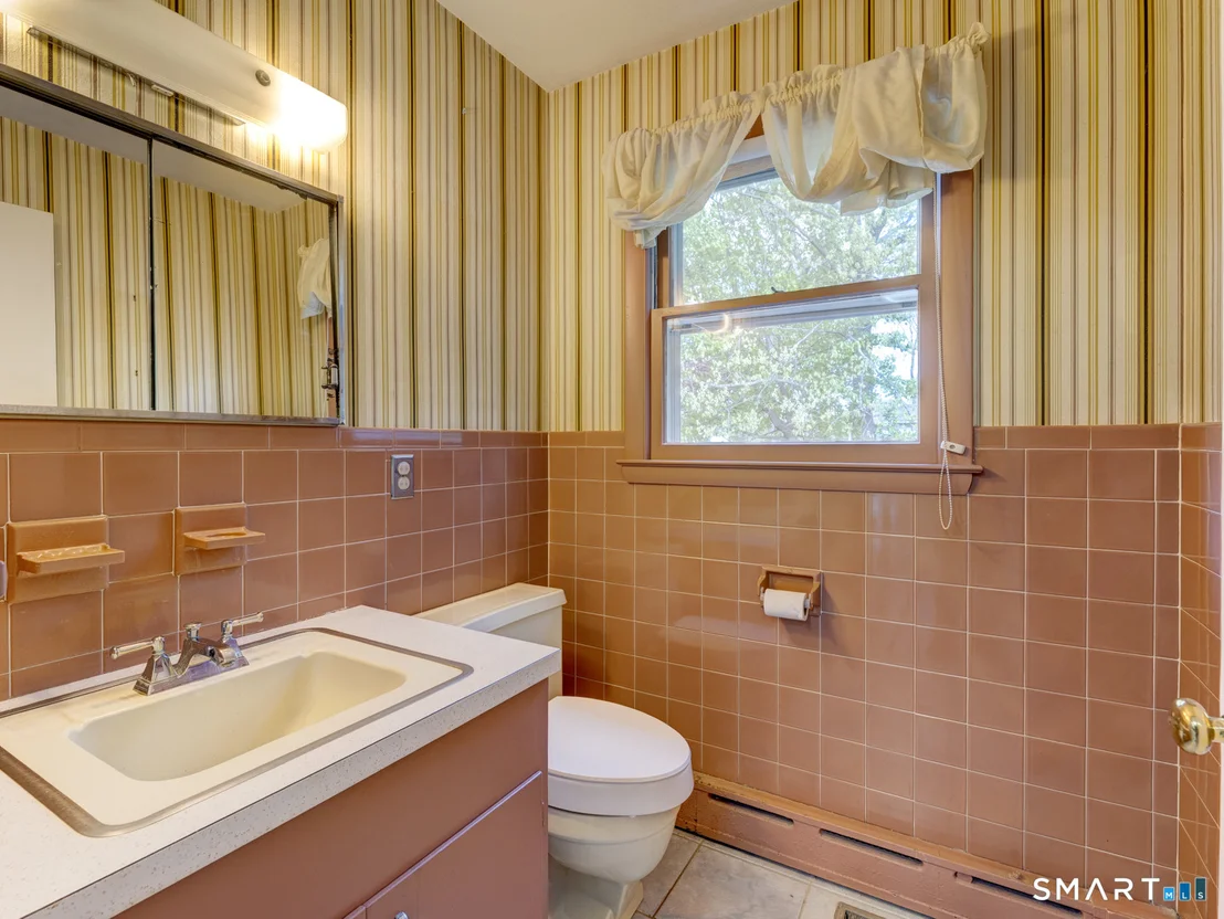 Photo of 284 Chestnut Hill Road