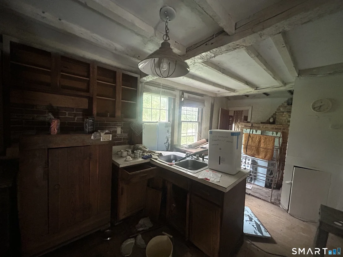 Photo of 433 Simsbury Road