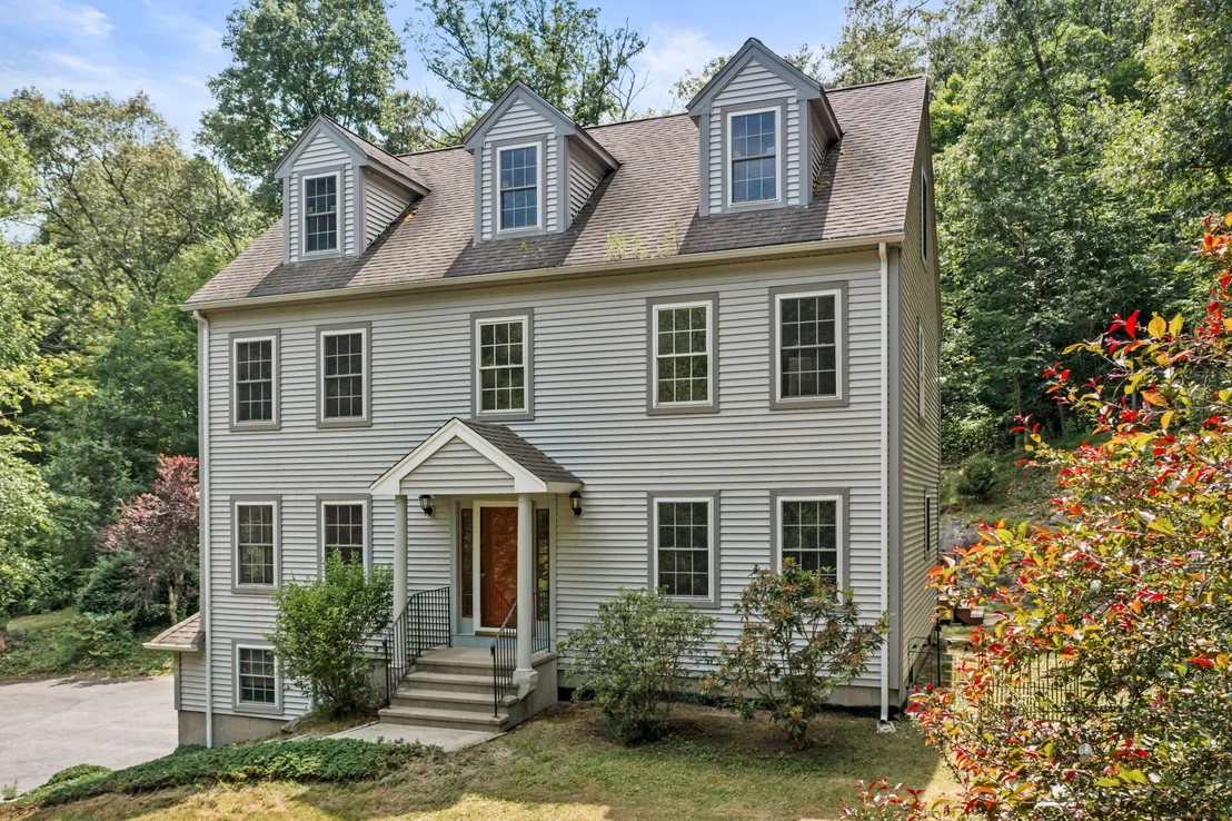 Photo of 341 Quaddick Road