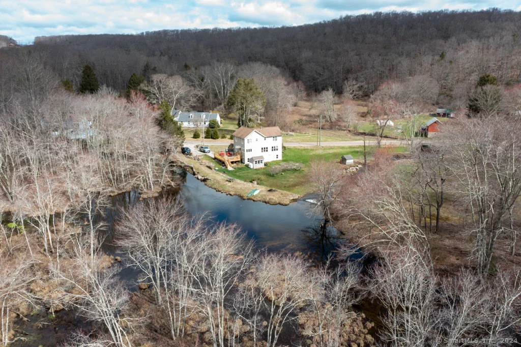 Photo of 25 Deep Hollow Road