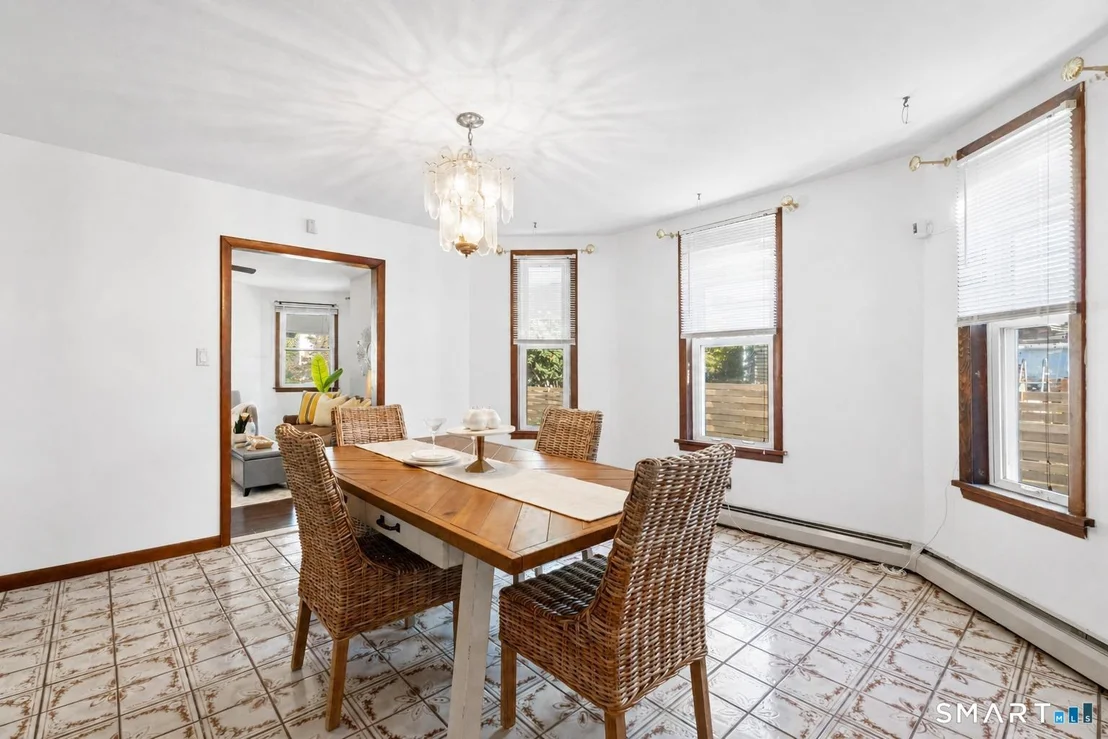 Photo of 112 Howe Avenue