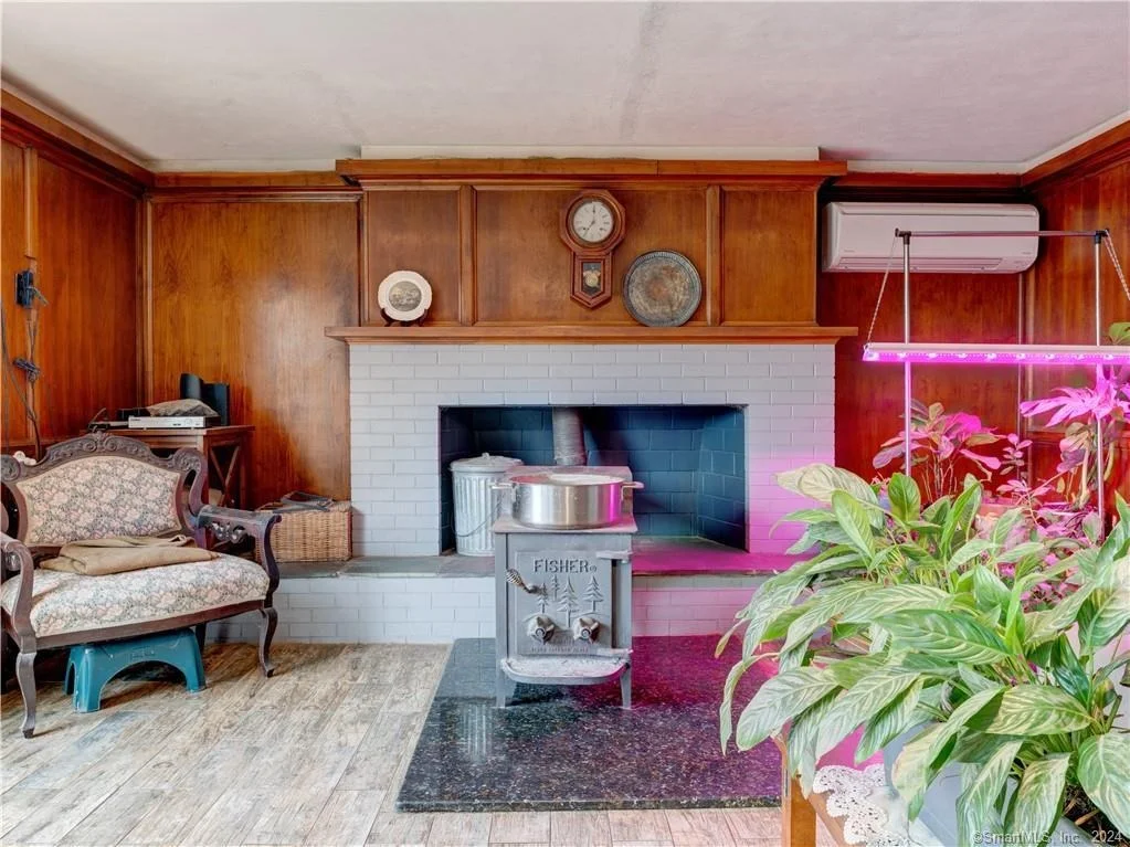 Photo of 880 South Road