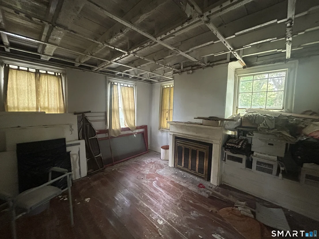 Photo of 433 Simsbury Road