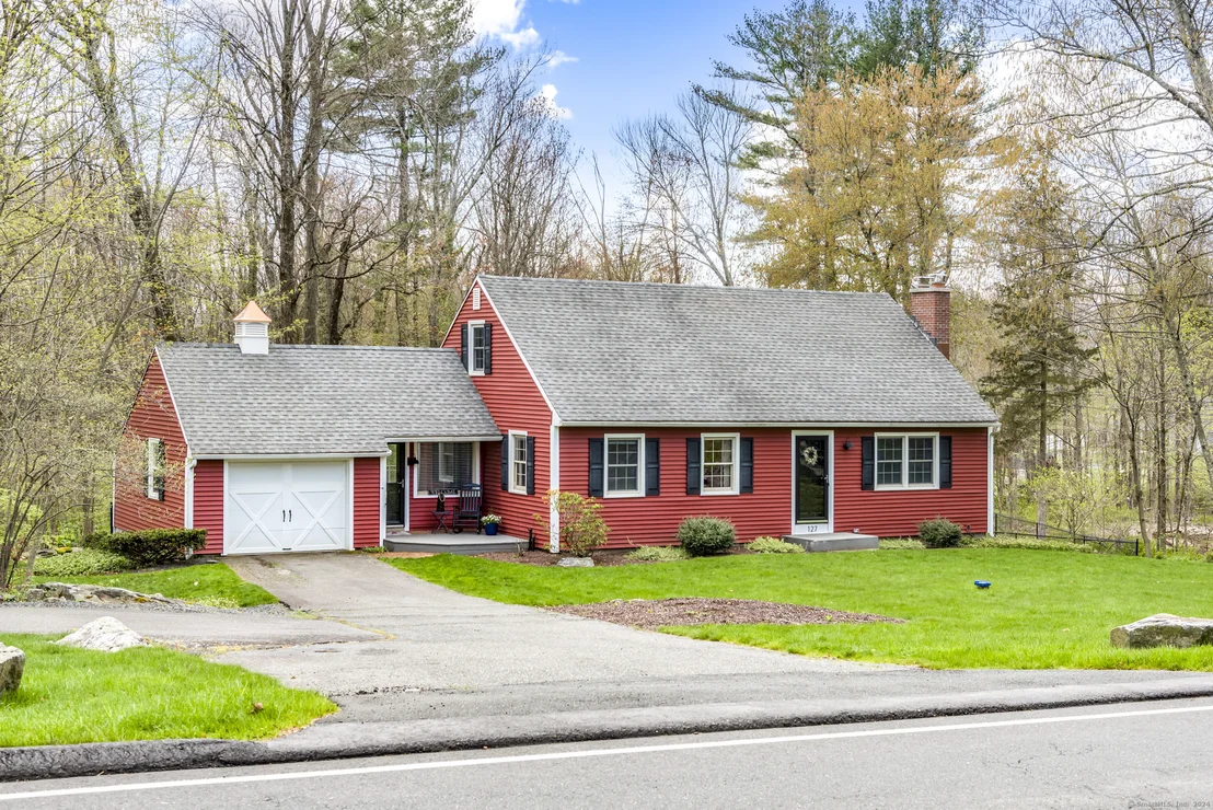 Photo of 127 Turnpike Road