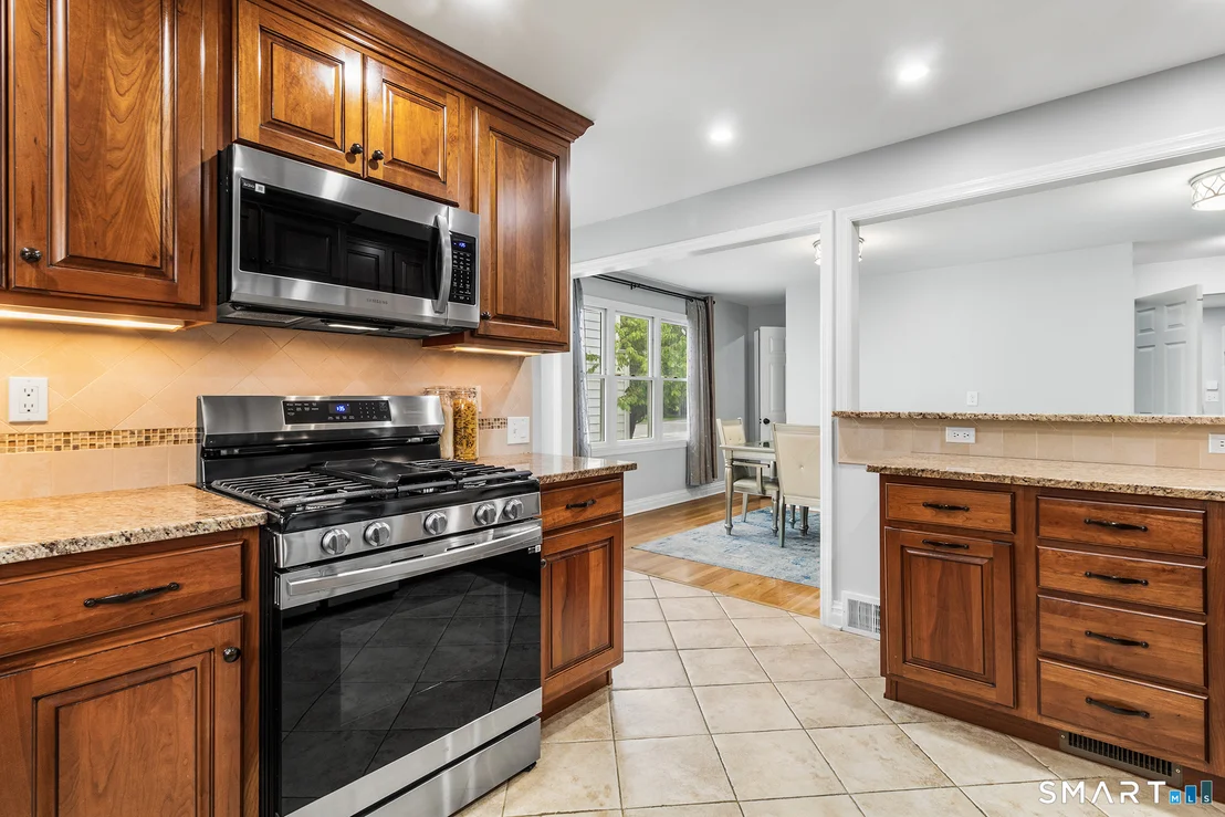 Photo of 1710 Stratfield Road