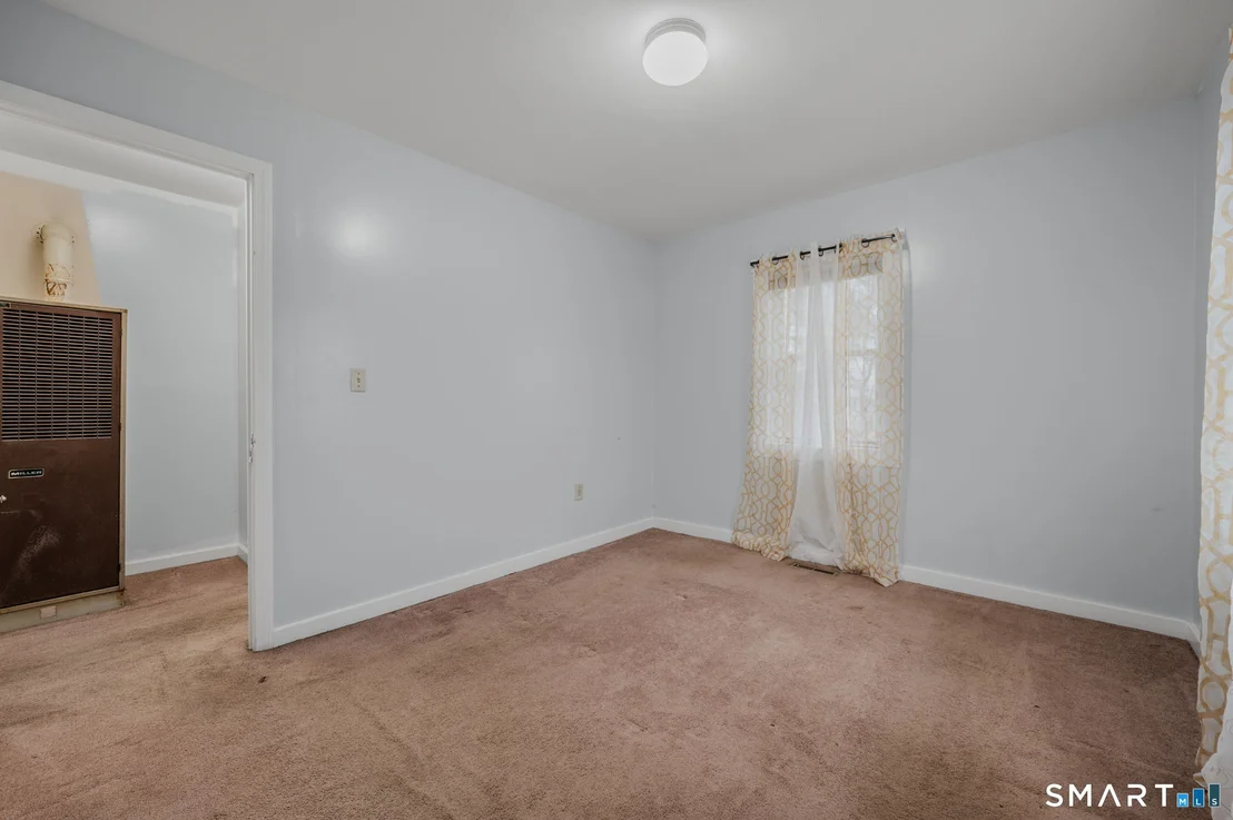 Photo of 275 Midway Oval