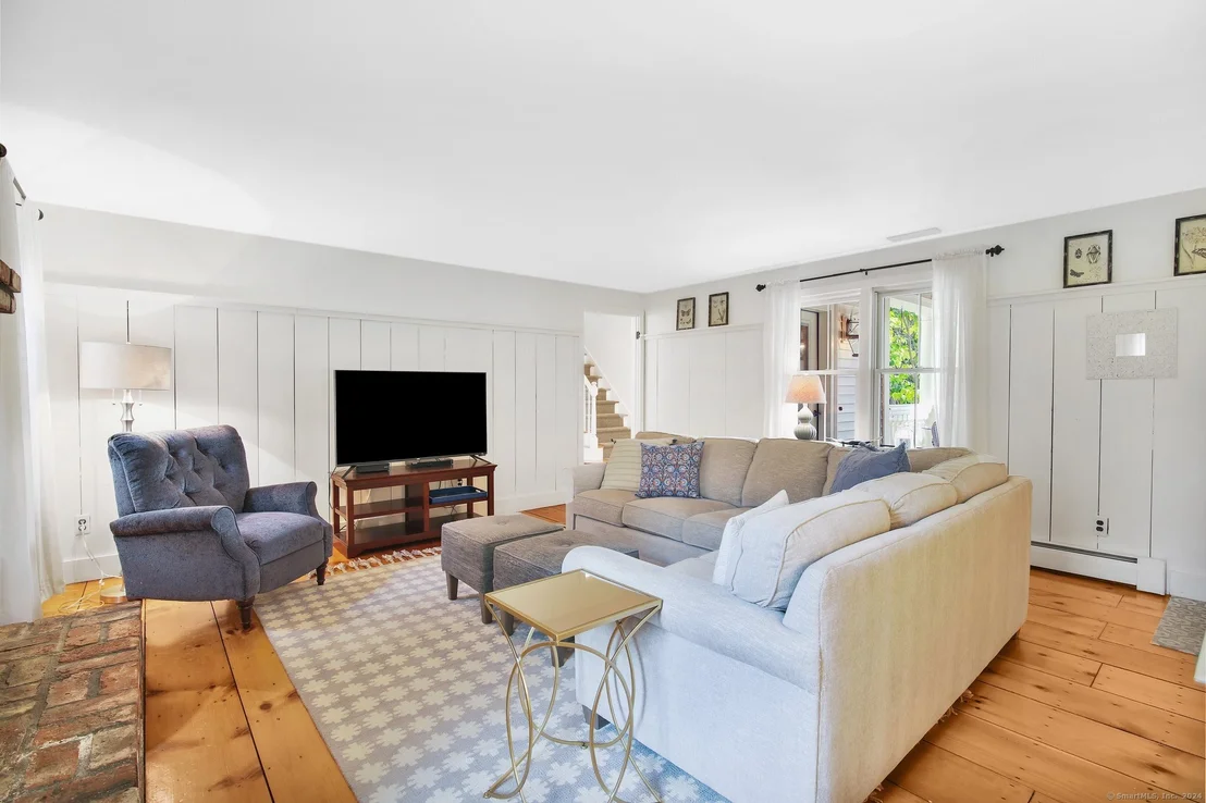 Photo of 21 Colonial Drive