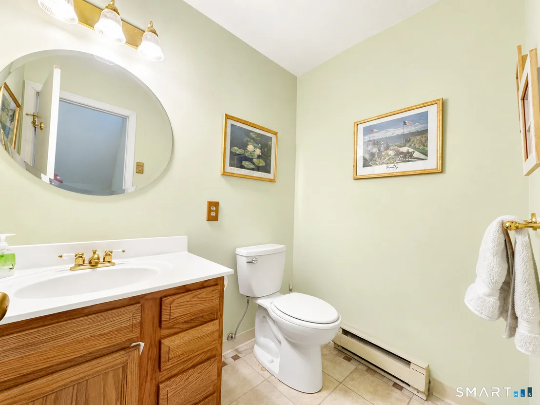 Photo of Unit 13J at 925 Oronoke Road