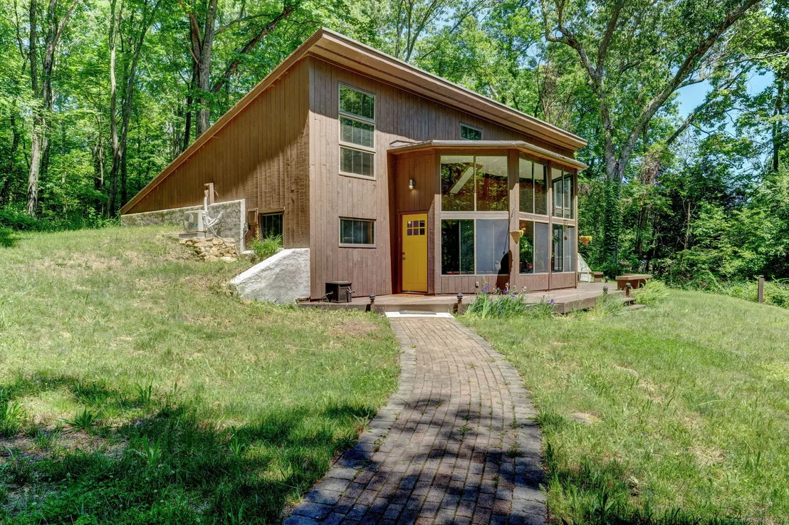 Photo of 76 Davis Road