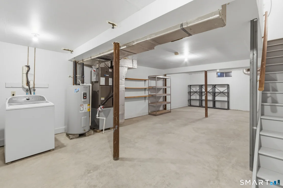 Photo of Unit APT82 at 827 Oronoke Road