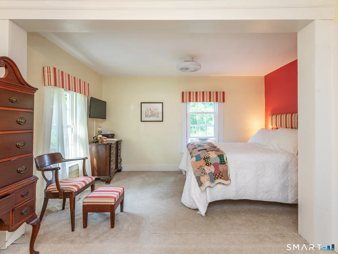 Photo of 552 Breakneck Hill Road