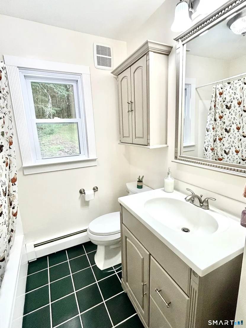 Photo of 425 Lakeside Road